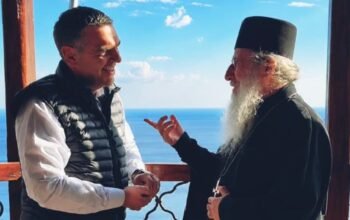 Το rebranding ενός άθεου: ο Τσίπρας πήγε και στο Αγιον Ορος