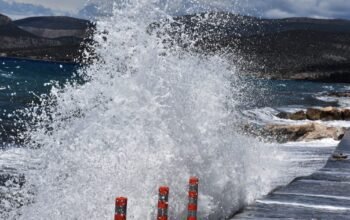 Απαγορευτικό απόπλου στα λιμάνια λόγω των θυελλωδών ανέμων – Τι ισχύει σε Πειραιά, Ραφήνα και Λαύριο