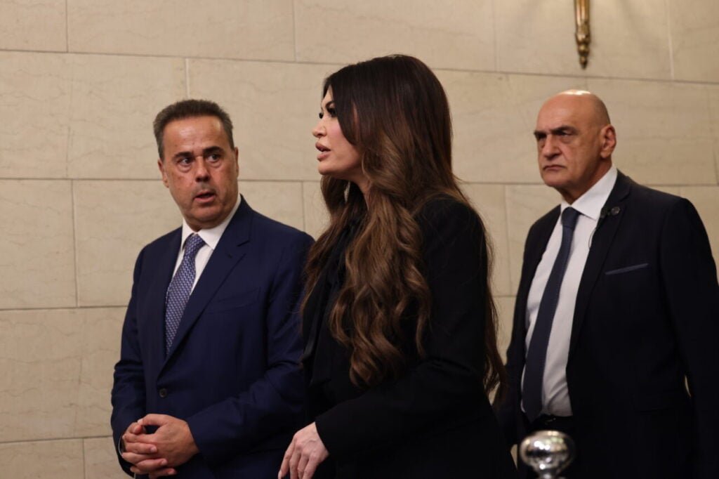 Παπασταύρου στη Βουλή για τον διάλογο με Γκίλφοϊλ: Δουλειά μου δεν είναι να σχολιάζω δημοσιεύματα