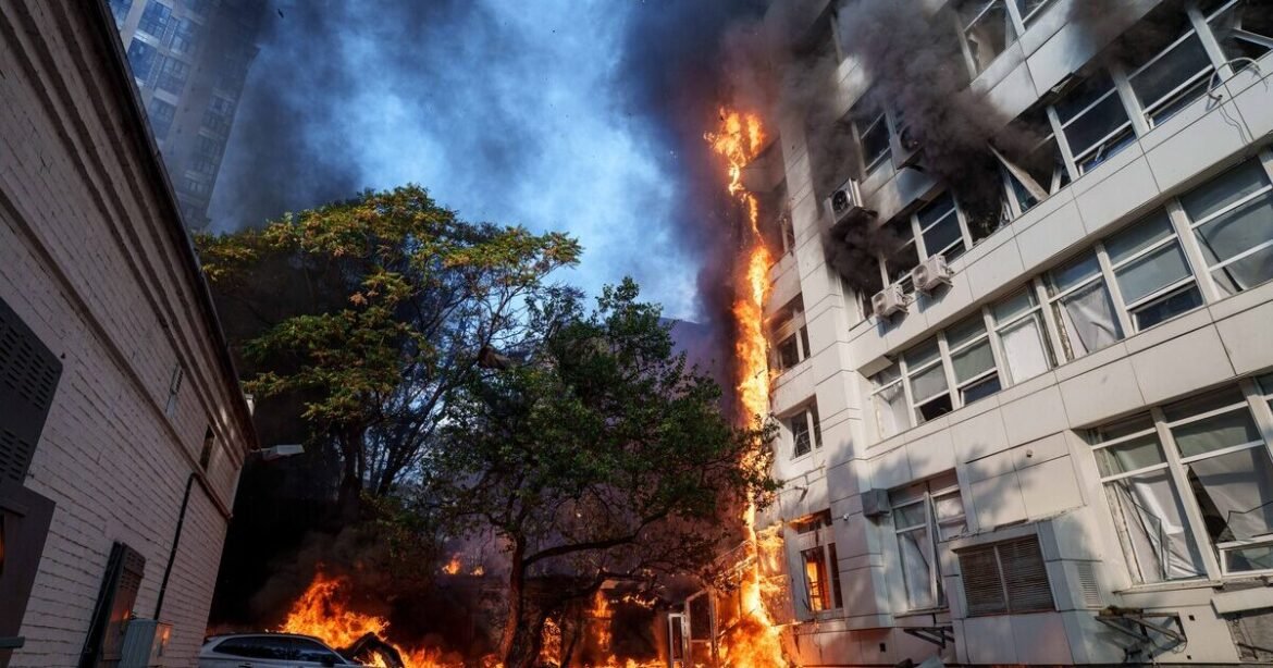 Κίεβο, ώρα μηδέν: Η Ρωσία κλιμακώνει, η Ουκρανία μπροστά στον πιο σκοτεινό της χειμώνα