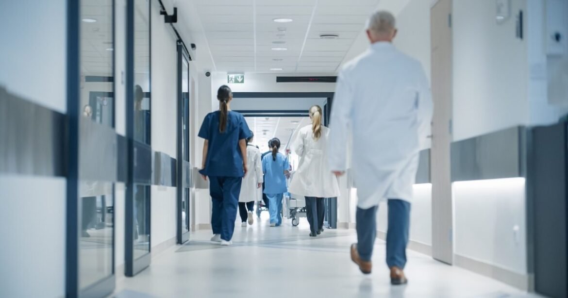 Βαρέα και Ανθυγιεινά στην Υγεία: Ποιοι μένουν εκτός ρύθμισης και πότε μπορούν να συνταξιοδοτηθούν – Παραδείγματα