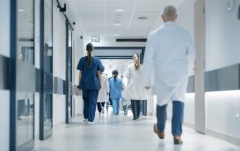 Βαρέα και Ανθυγιεινά στην Υγεία: Ποιοι μένουν εκτός ρύθμισης και πότε μπορούν να συνταξιοδοτηθούν – Παραδείγματα