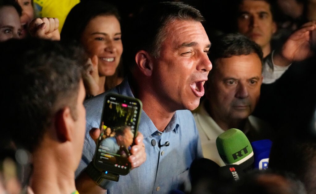 Ανατροπή στις εκλογές στη Βραζιλία: Πρωτιά για τον Φλάβιο Μπολσονάρου, δεύτερος ο Λούλα