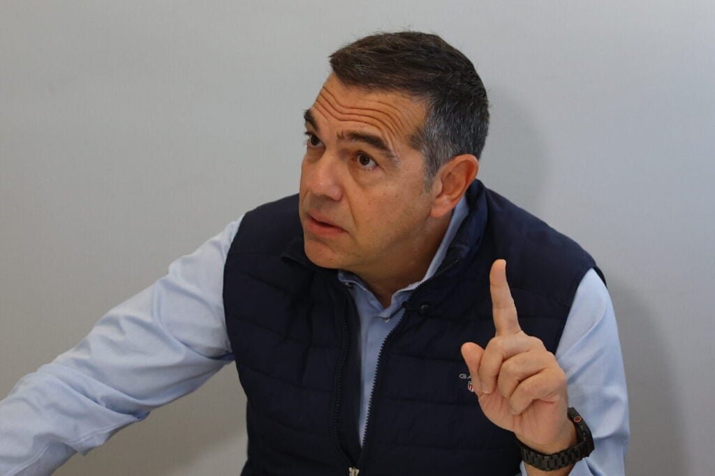 Τσίπρας καταγγέλλει: Τα υπερπλεονάσματα πάνε για εξαγορά ψήφων!