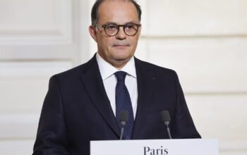 «Η Γαλλία δεν είναι η Ελλάδα της κρίσης» – Δραματική προειδοποίηση από τον Γάλλο κεντρικό τραπεζίτη για στραγγαλισμό από τα επιτόκια