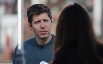 Sam Altman: «Ο κόσμος πρέπει να αποδεχθεί τους κινδύνους της AI»
