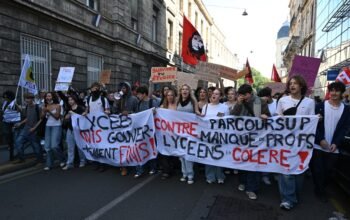 Γαλλία: Οι μαθητές ξεσηκώνονται και 250.000 άνθρωποι βγαίνουν στους δρόμους για τα λύκεια