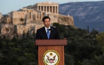 Οι New York Times για το «ιδεολογικό μανιφέστο» του Μάρκο Ρούμπιο από την Πνύκα και τη στήριξη στην Κίμπερλι Γκίλφοϊλ