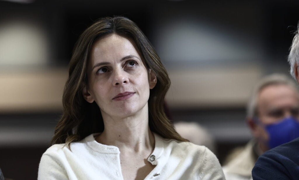 Αχτσιόγλου: Μπροστά στις κάμερες έκανε εγγραφή στην ΕΛ.Α.Σ. του Τσίπρα