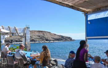 Έως και 91% υψηλότεροι μισθοί στα νησιά – Τι δείχνει έρευνα για τις αμοιβές ανά κλάδο
