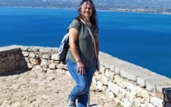 Υιοθετήθηκε το 1959 στις ΗΠΑ και βρήκε τη βιολογική της οικογένεια στην Ελλάδα έπειτα από 65 χρόνια