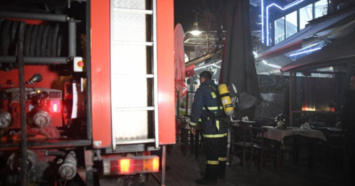 Φωτιά στην Αρτέμιδα: Εκρήξεις και κατάρρευση σοφίτας σε σπίτι