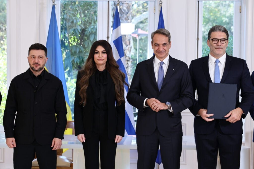 Πυρ ομαδόν από την Αντιπολίτευση για Γκίλφοϊλ: Οφείλετε απαντήσεις – στριμωχνόσαστε για μια φωτογραφία…