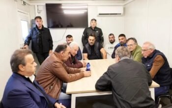 Μητσοτάκης σε αγρότες στη Λάρισα: Αφορολόγητο πετρέλαιο στην αντλία από 1ης Νοεμβρίου