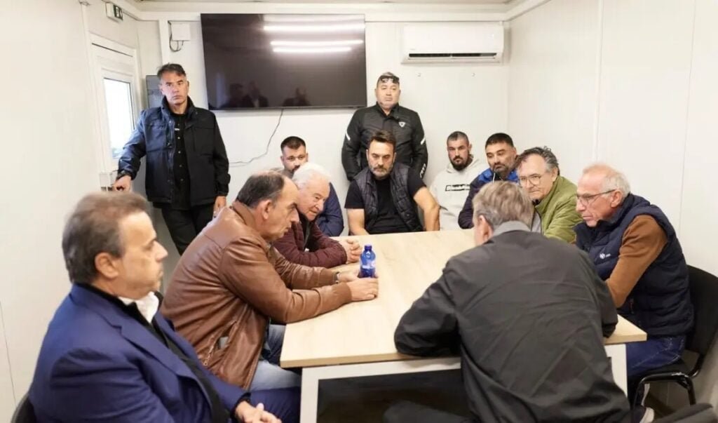 Μητσοτάκης σε αγρότες στη Λάρισα: Αφορολόγητο πετρέλαιο στην αντλία από 1ης Νοεμβρίου