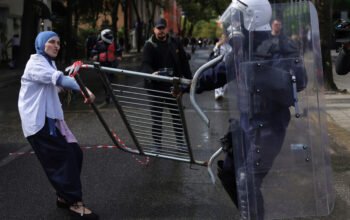 Συνεχίζονται οι κινητοποιήσεις των φοιτητών στα Τίρανα – Έντι Ράμα: «Δεν παραιτούμαι»