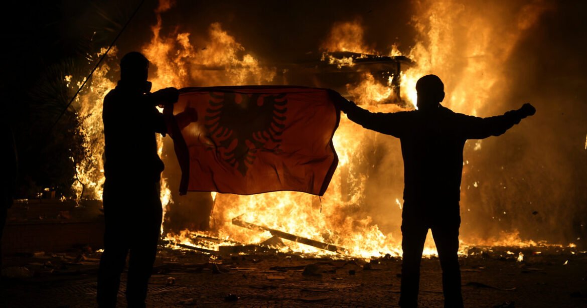 «Καταστρέφει τις ζωές μας» – Η Αλβανία σε σημείο βρασμού με τον φοιτητικό ξεσηκωμό κατά του «διεφθαρμένου Ράμα»