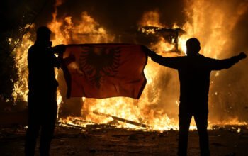 «Καταστρέφει τις ζωές μας» – Η Αλβανία σε σημείο βρασμού με τον φοιτητικό ξεσηκωμό κατά του «διεφθαρμένου Ράμα»