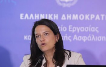 Κεραμέως: Πλήρης ελευθερία στη λήψη γονικής άδειας – Χωρίς να έχει συμπληρωθεί εξάμηνο εργασίας η άδεια φροντιστή