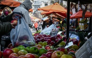 Λαϊκές αγορές: Κάθε έξι μήνες μπορεί να αλλάζει χέρια η ίδια θέση – Πενταετής η άδεια για τους χειροτέχνες