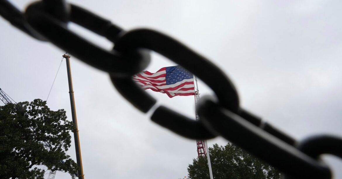 Axios: Οι σύμμαχοι του Τραμπ συζητούν ανοιχτά την επιβολή στρατιωτικού νόμου στις ΗΠΑ