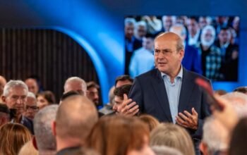 Χατζηδάκης στην ΟΝΝΕΔ: Να πάρουμε στην πλάτη μας την επόμενη εκλογική μάχη