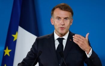 Μακρόν μετά τα επεισόδια στη Γαλλία: «Θα σταθούμε ενωμένοι απέναντι σε όσους σπέρνουν το χάος»