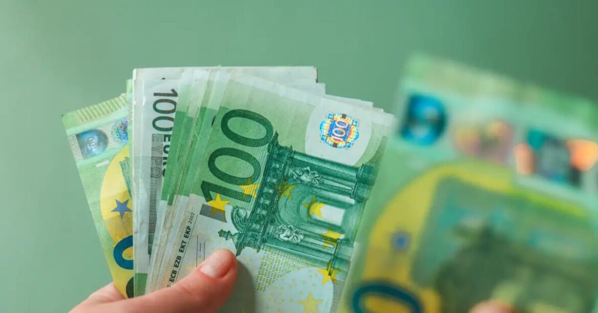 Εισόδημα: Αύξηση 274 ευρώ για το φτωχότερο 10% και 1.409 ευρώ για το πλουσιότερο