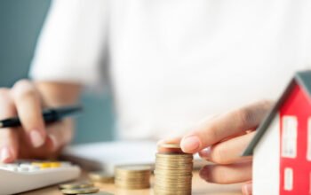 Πόσο αντέχει η οικονομία ^ φρένο διαρκείας στην ευρωπαϊκή βιομηχανία ^ δεν επιστρέφεται το χαράτσι €2 στα δέματα από τρίτες χώρες ^ η καυτή π