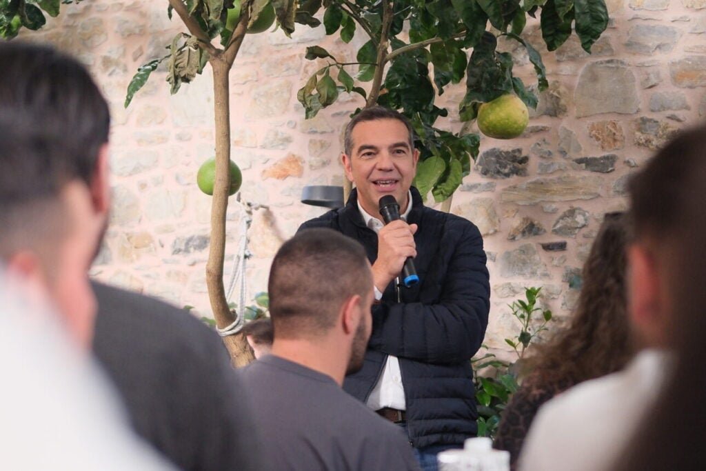 Kυβέρνηση: Ποιο rebranding; Με το «άντε και στα δικά μας» ο Τσίπρας μάς πάει στο 2008