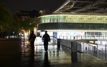Επιχείρηση «ασφαλείς δρόμοι» στη Γαλλία: Απαγόρευση κυκλοφορίας και συγκεντρώσεων στο Παρίσι – Στους δρόμους ο στρατός